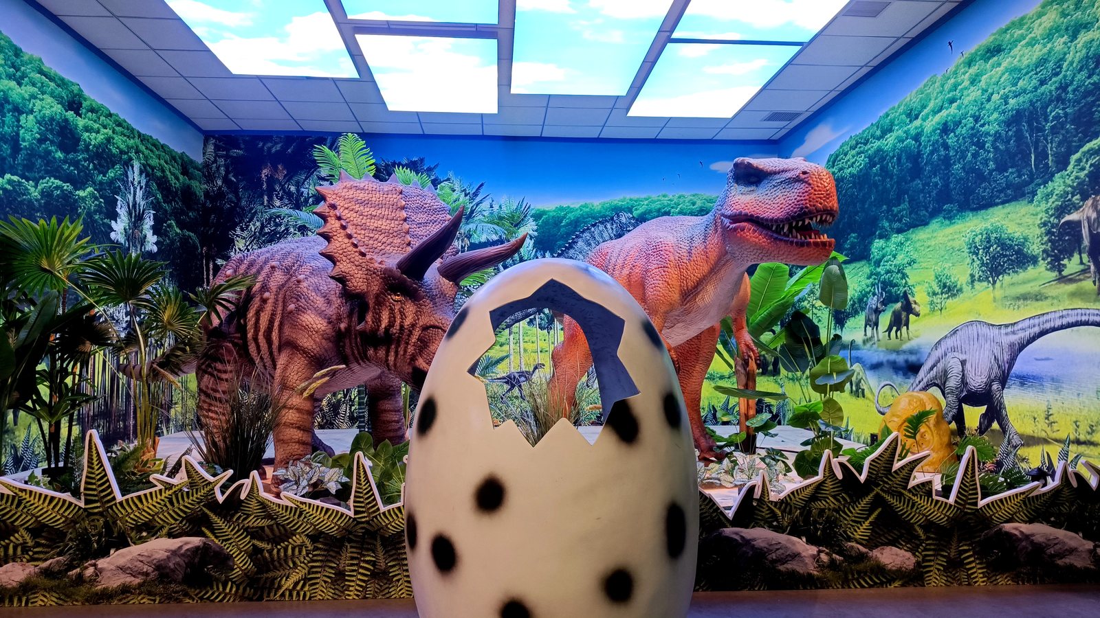 Indoor Cretaceous Scene — Shopping Mall